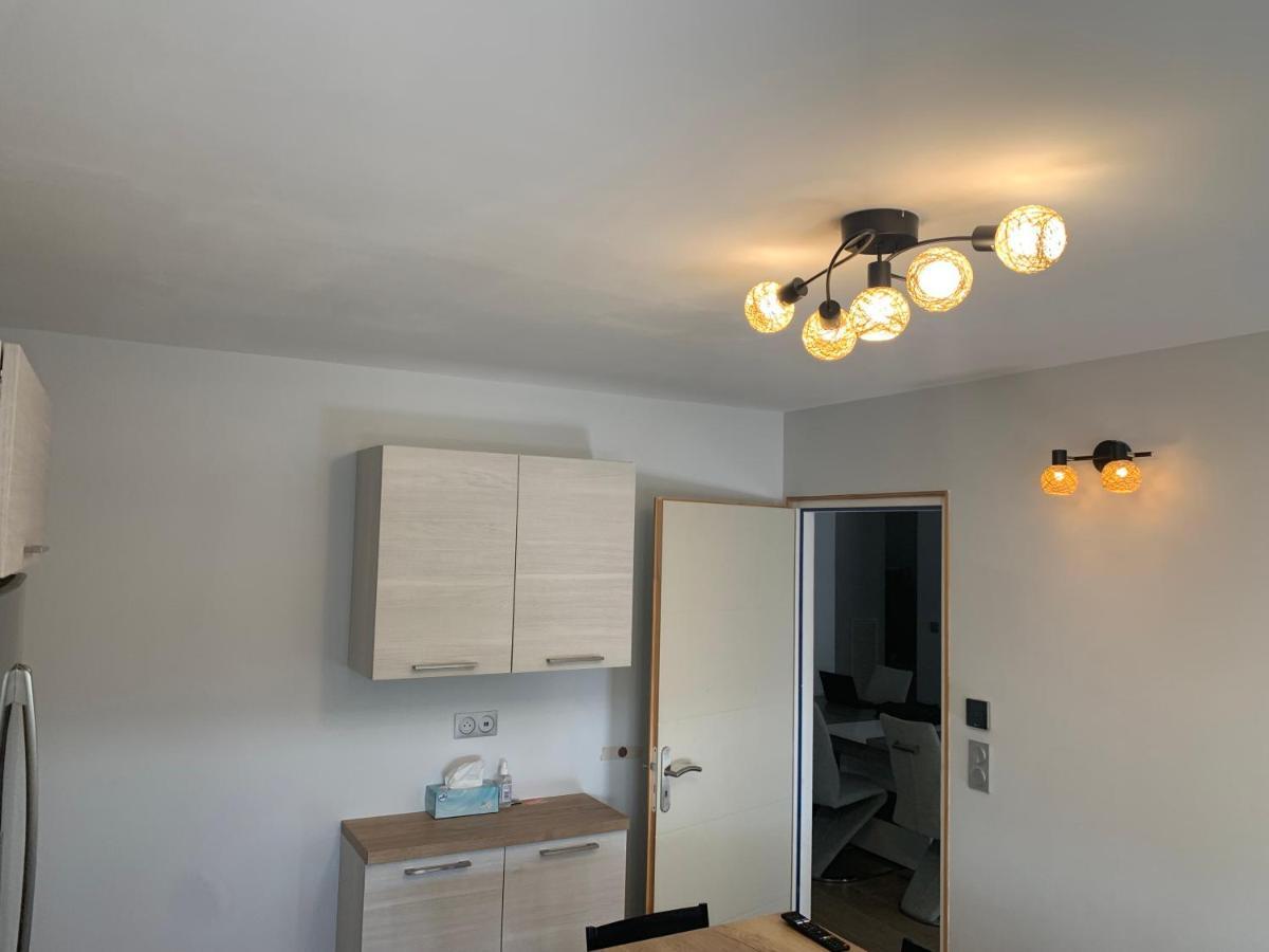 Chambre Privee/Climatisee+Tv /Petit Dejeuner Inclu/Tout Confort Nevers Exterior foto